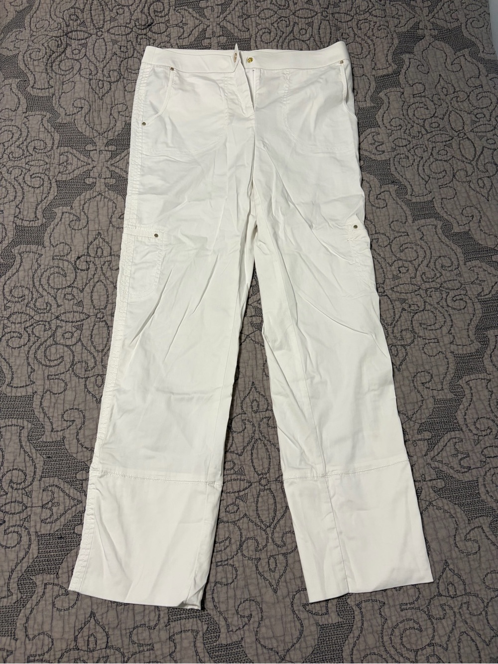 Chico’s White Cropped Pants that can roll up to be Capris US 4. Chico’s size 0